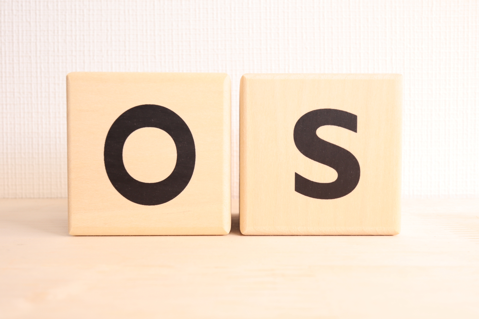 OS（オペレーティングシステム）とは？図で簡単解説【役割・種類